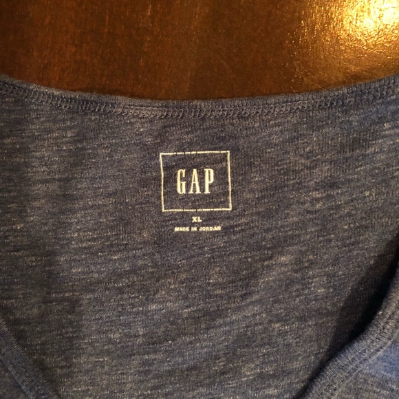 Fitted V neck - Picture 3 of 3